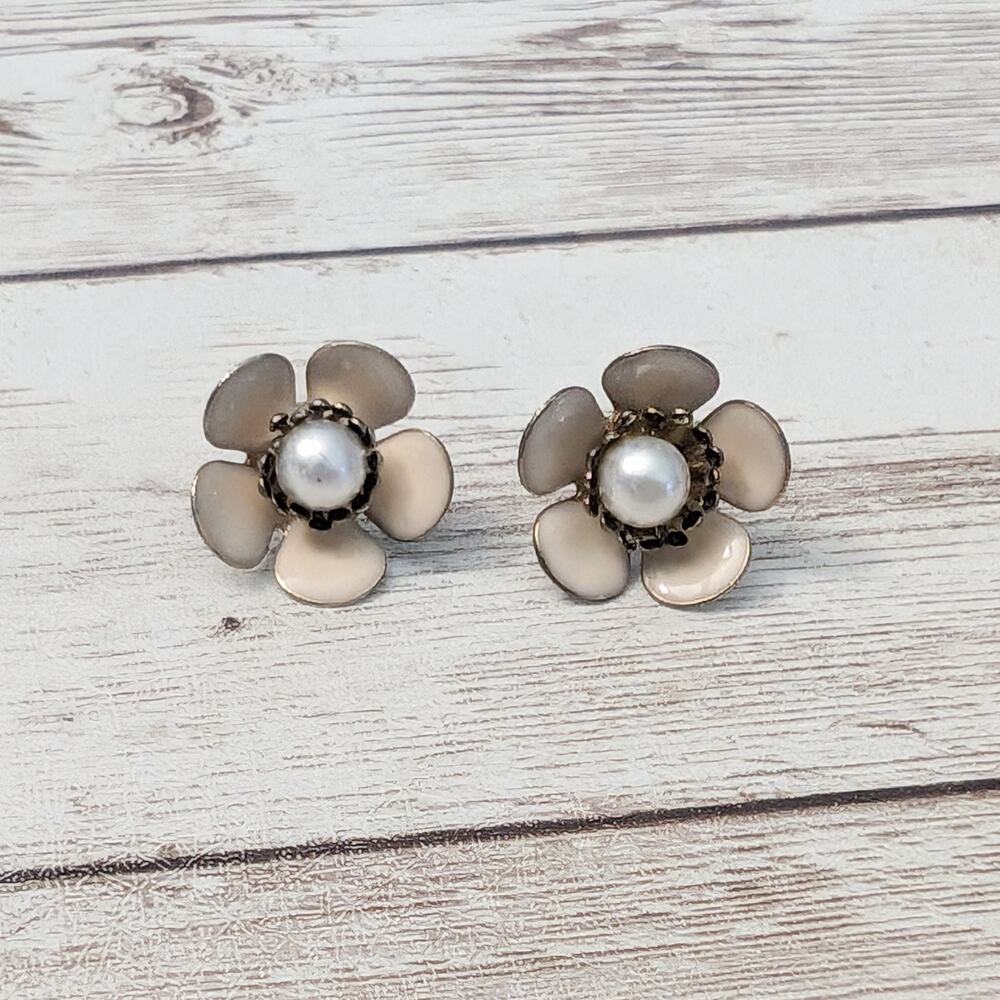 Vintage Stud Earrings For Pierced Ears Cream Enamel Flower with Faux Pearl 3D